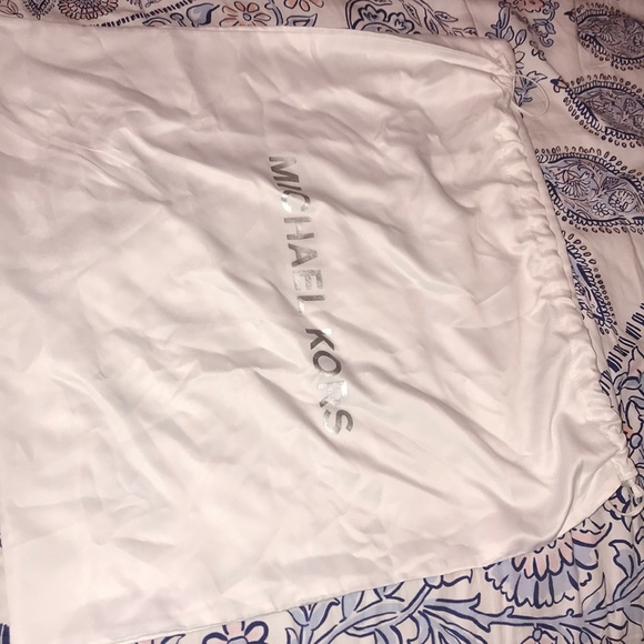 Michael kors bag - Picture 7 of 10